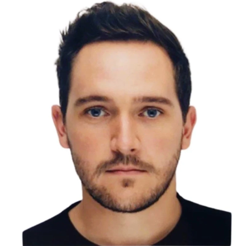 Portrait d'Aurélien Brulé, fondateur de Stratégies Marketing